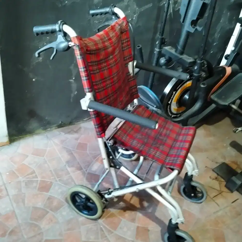 Kursi roda bekas