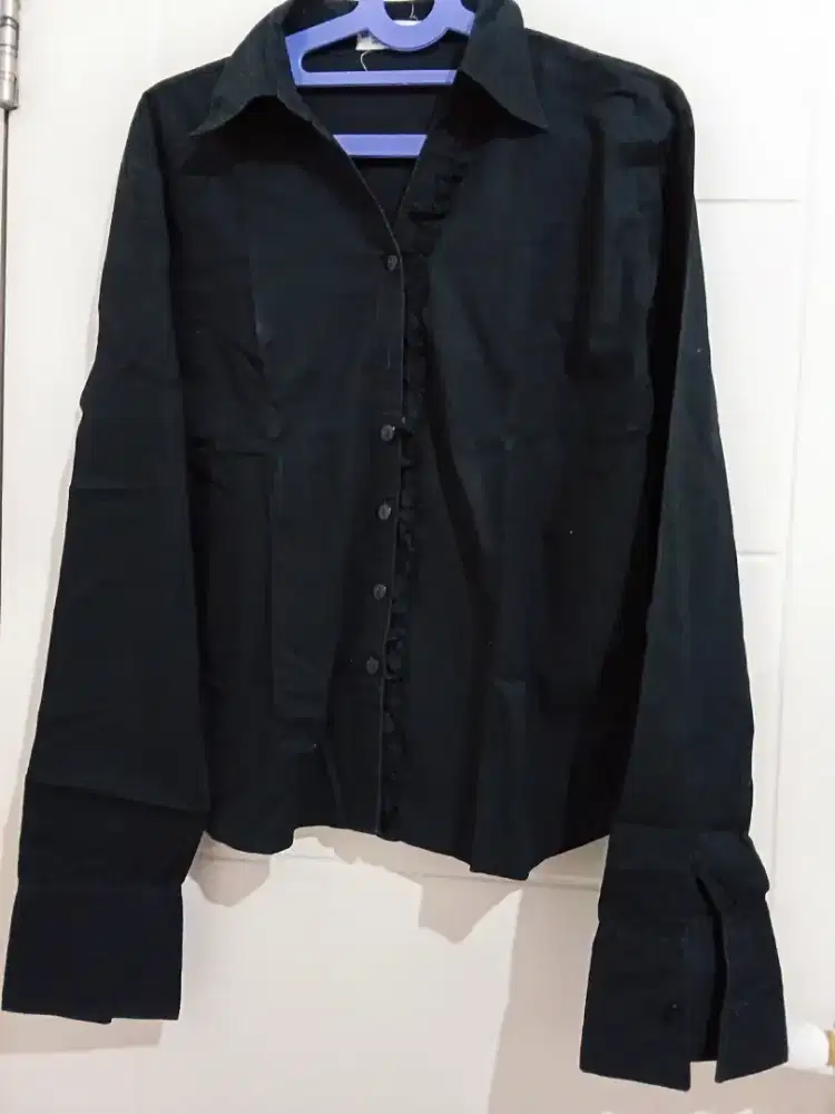 Preloved kemeja wanita warna hitam