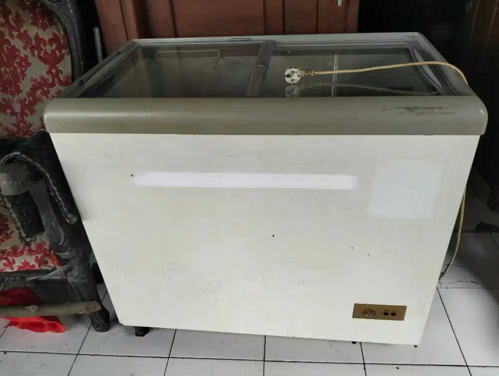 Jual frezer merk gea