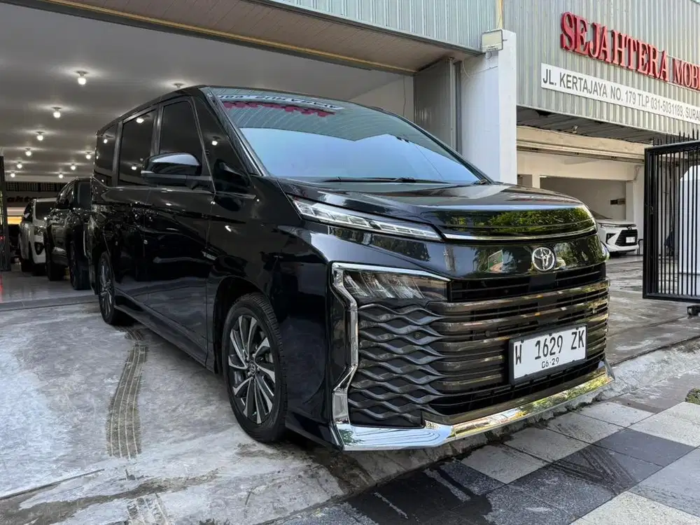 TOYOTA VOXY 2.0 TSS MATIC 2024 ISTIMEWA