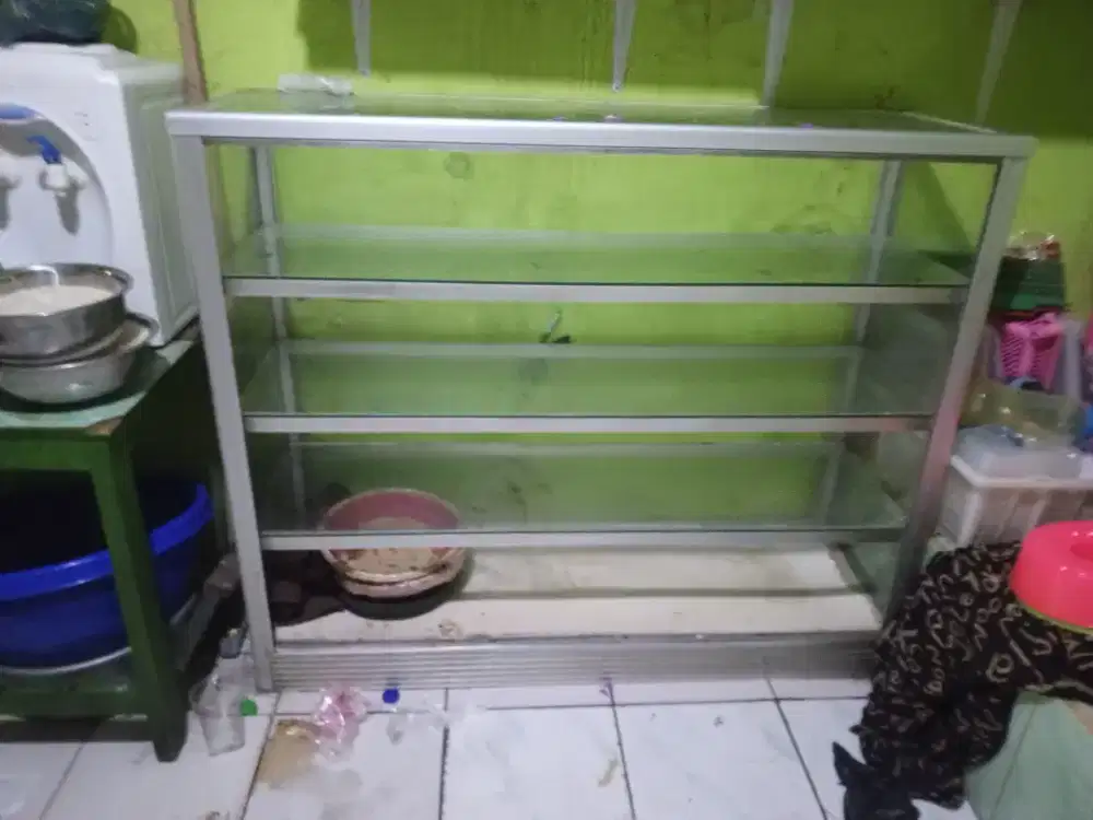 Di jual etalase