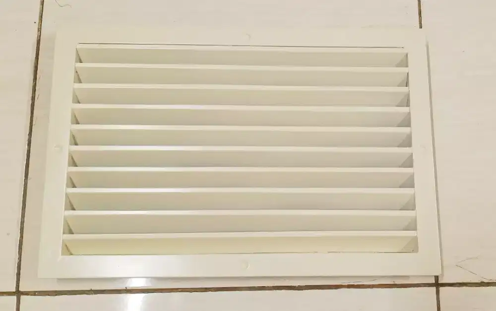 Grill lubang AC
