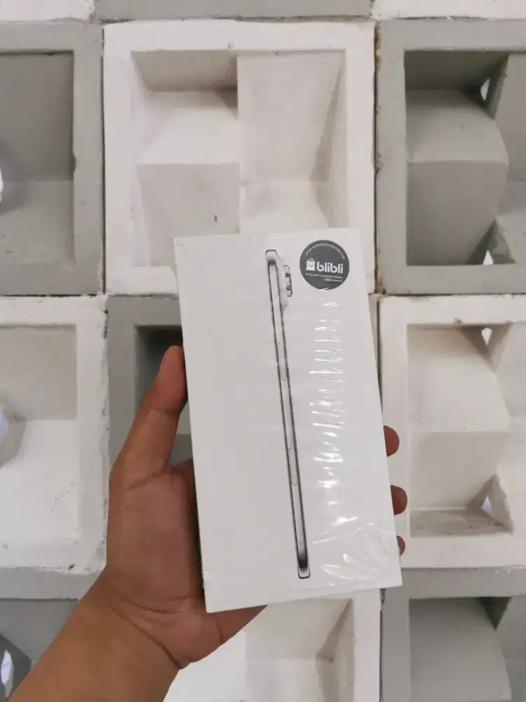 Iphone 17 Air 256gb NEW BNIB iBox
