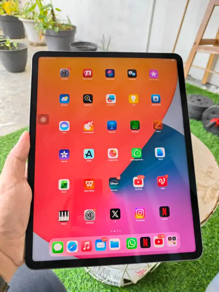 iPad Pro ( 12.9- inch ) 5th generation 250 GB
