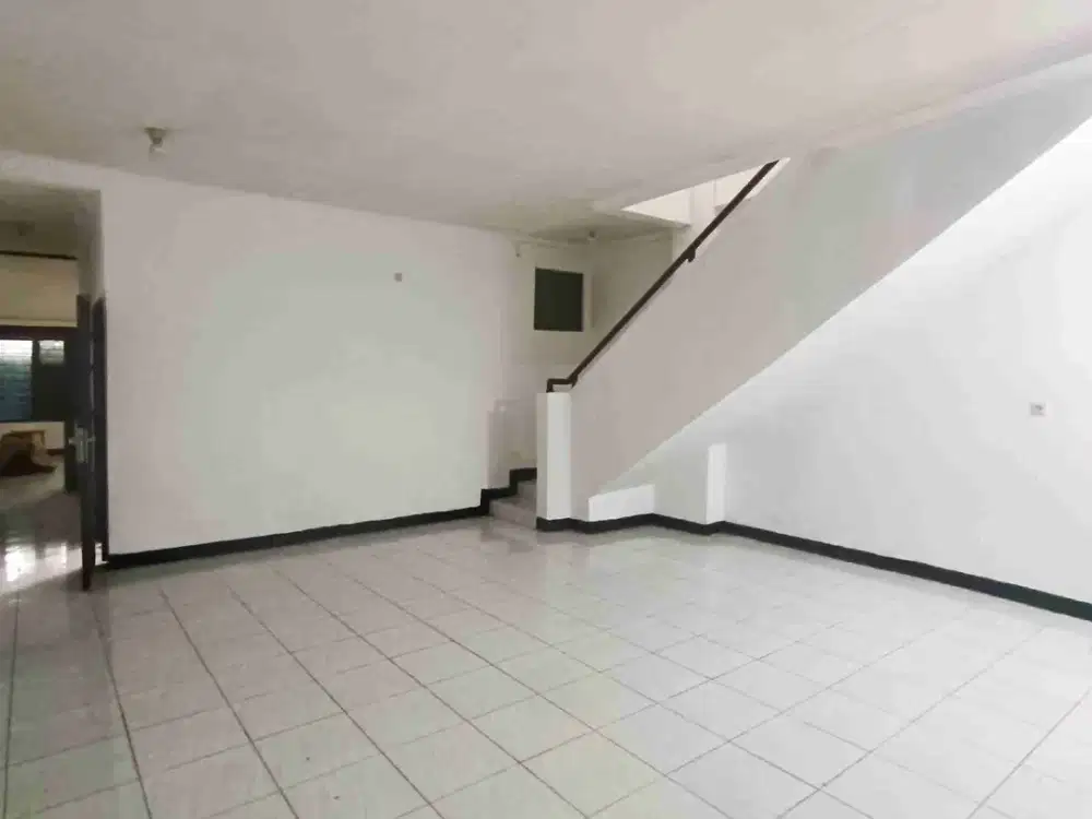 Rumah Siap Huni disewakan di Mangga Besar Cocok untuk Hunian atau Gudang Uk. 7x20 m 2 lt