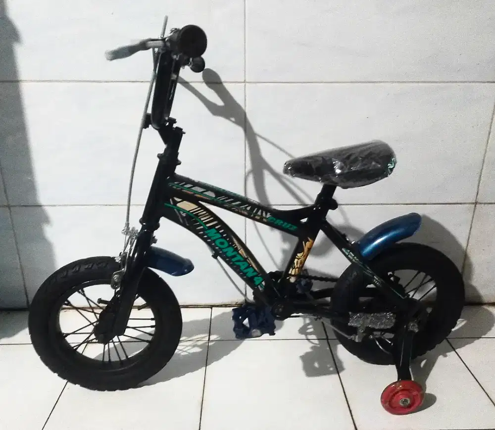 Sepeda ukuran 12 ,cocok buat anak umur 2 tahun - 6 tahun