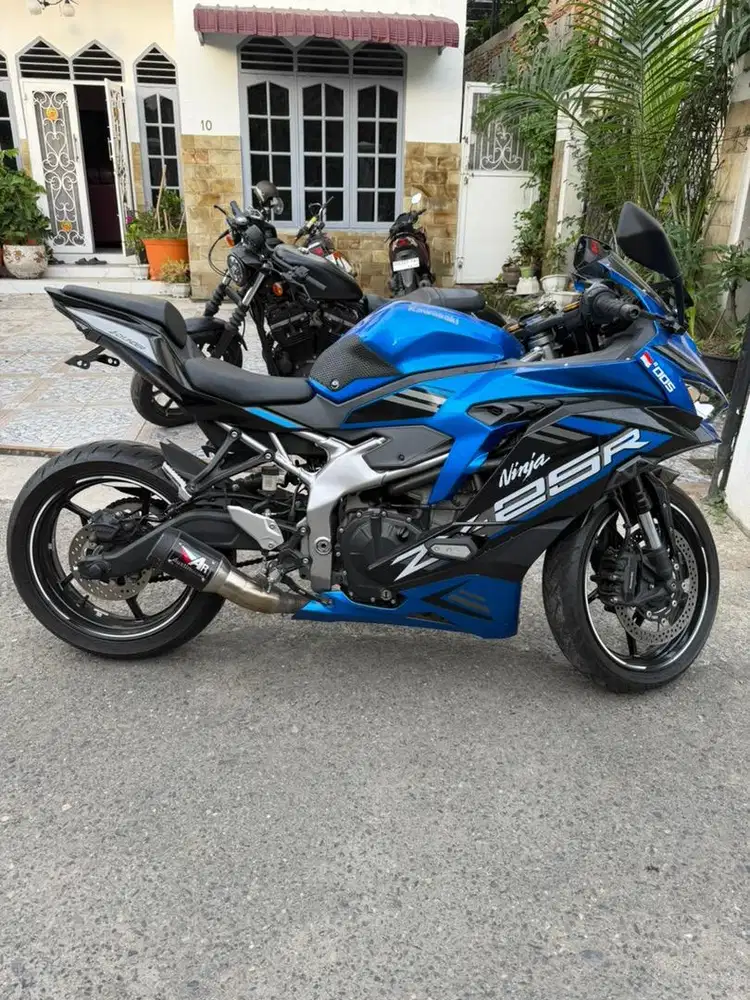 Jual kawasaki ZX25R 2021 candy blue