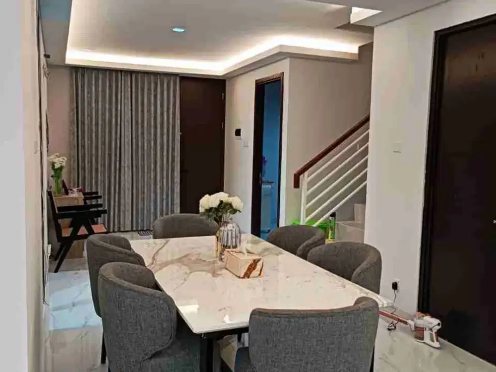Rumah SHM Semi Furnished Siap Huni, Strategis Dekat Tol Cakung