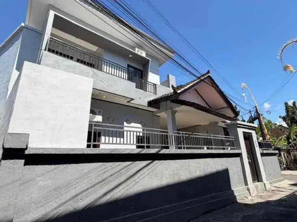 Dijual Rumah 2 lantai
Baru renovasi & siap huni
Lokasi Jl. Patih Nambi Ubung Kaja
Denpasar Utara Bali