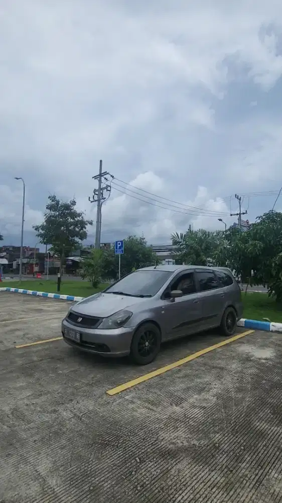 Honda Stream 1.7 MT 2004