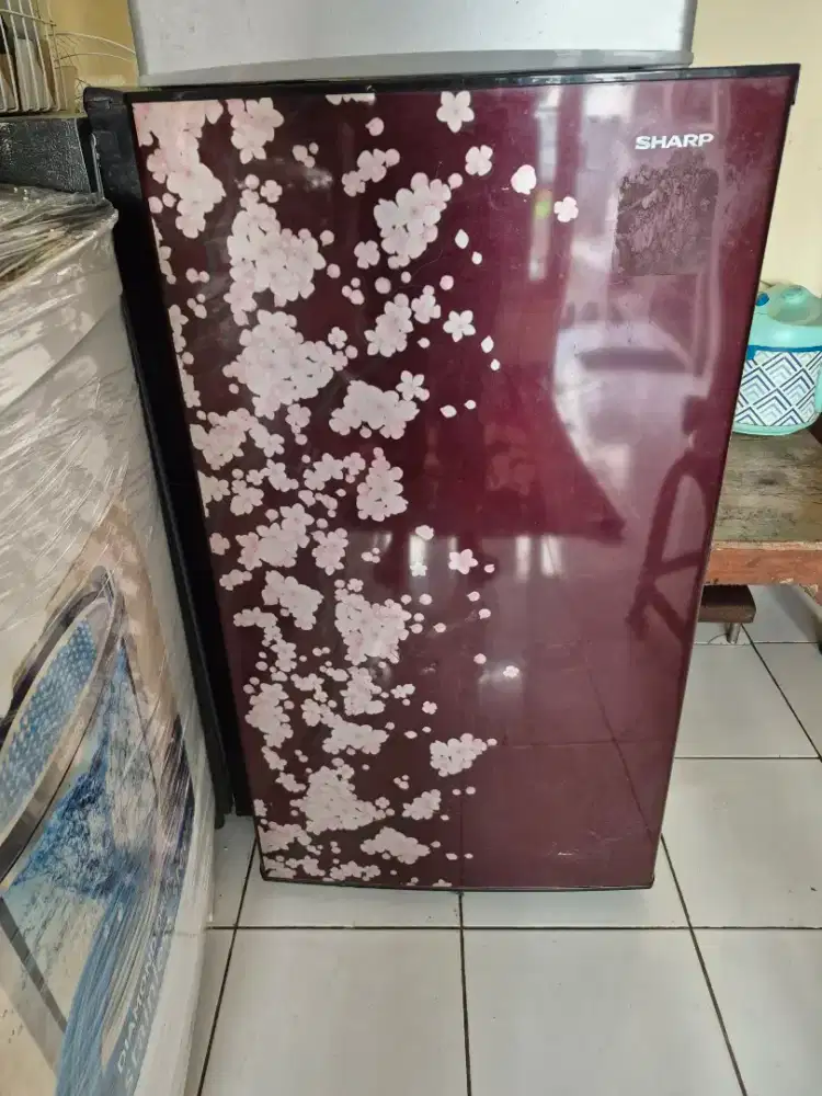 Kulkas 1pintu sharp kirei ccok buat dikosan