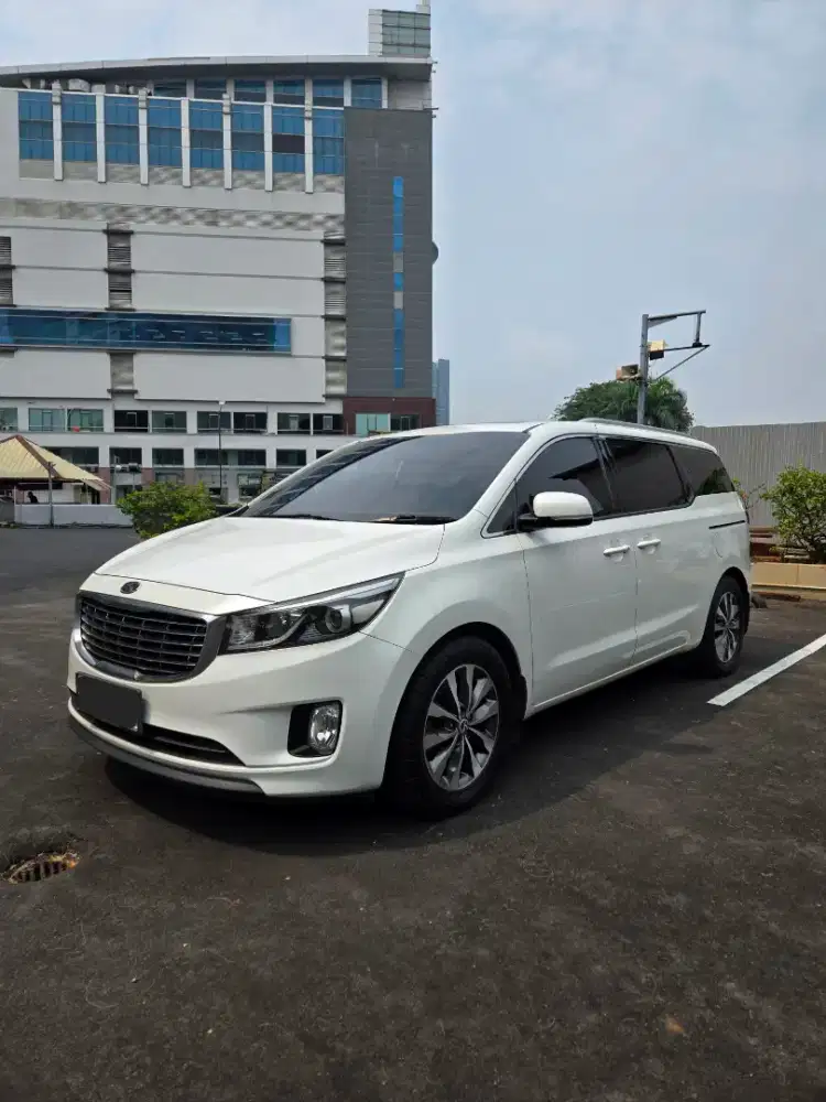 Kia grand sedona 2017 AT bensin Dp Murah aja