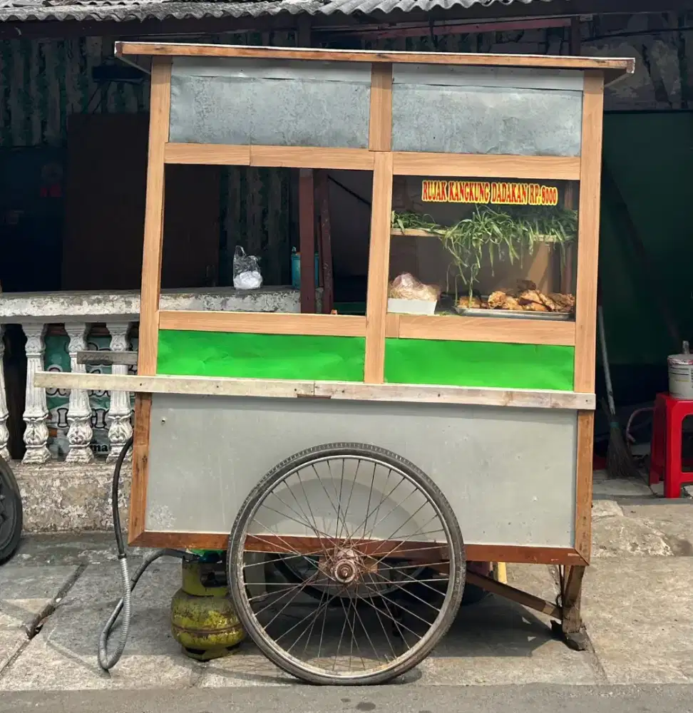 Gerobak bekas nasi goreng