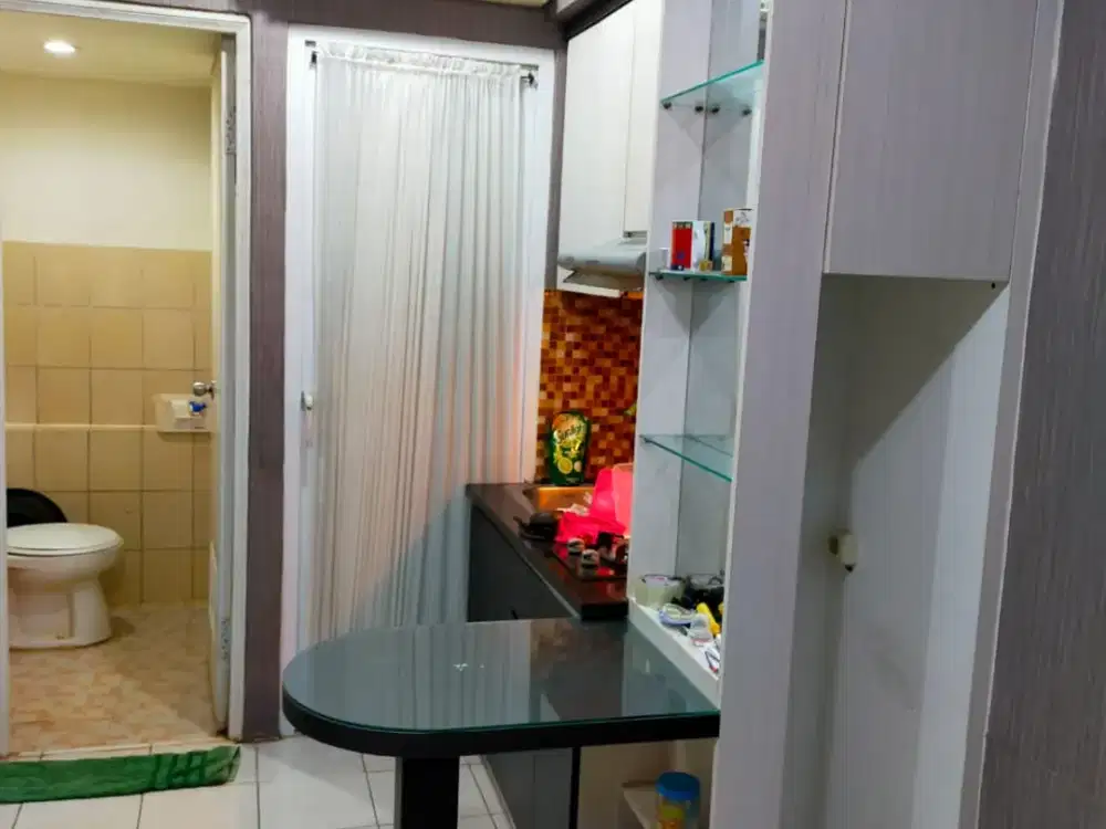 DUA BEDROOM TOWER PINO AREA GREEN PRAMUKA INTERIOR SUDAH TERSEDIA DAN TERAWAT