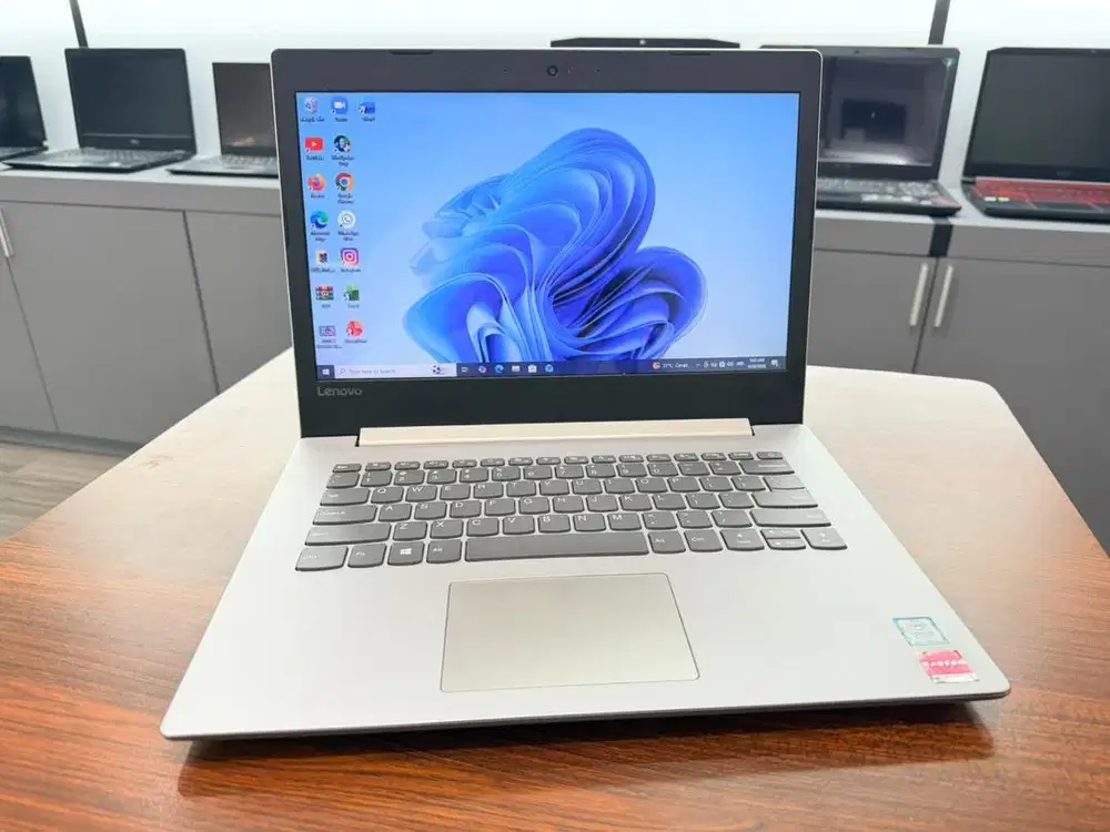 Laptop lenovo silver core i5 + vga radeon gen 8