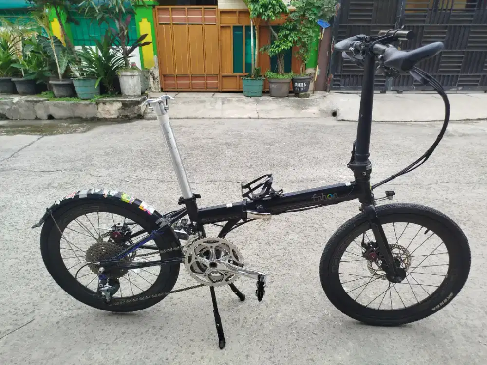 Sepeda Lipat Fnhon Strom Hitam Doff