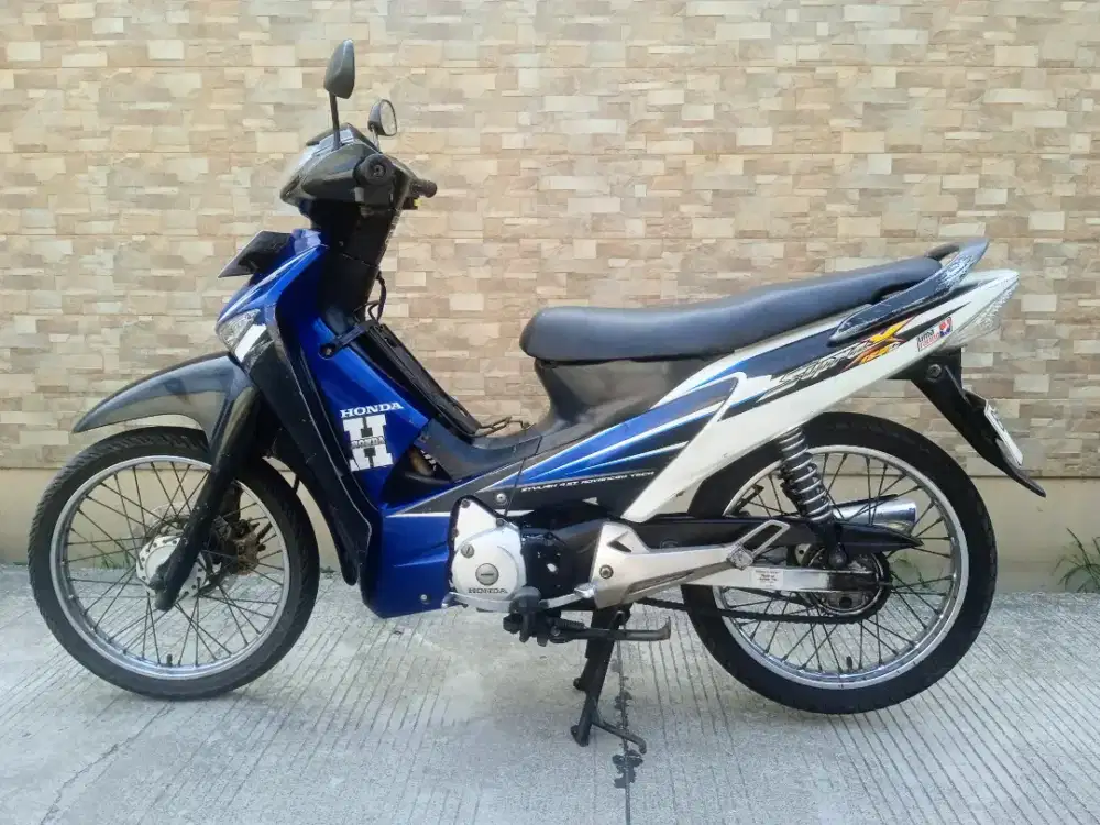 Dijual Supra x 125 karbu thn 2005, mulus komplit PAJAK HIDUP