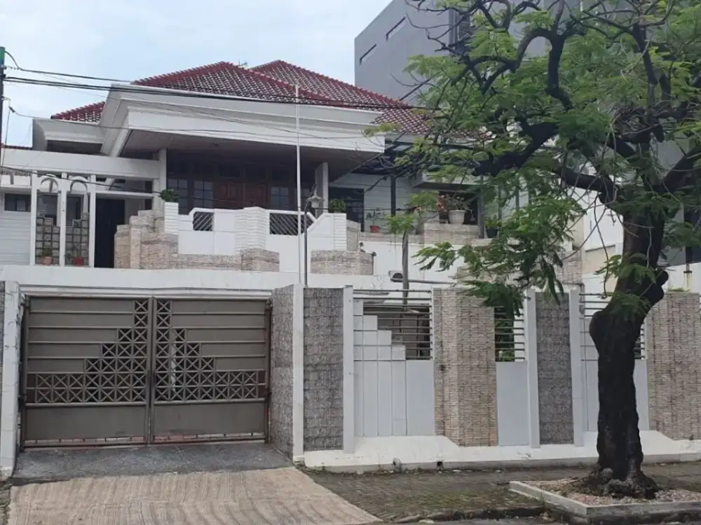 Dijual Rumah 2 lantai di Jl Cempaka Surabaya Pusat