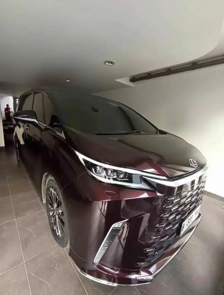 LEXUS LM350H 2025 7 SEATER