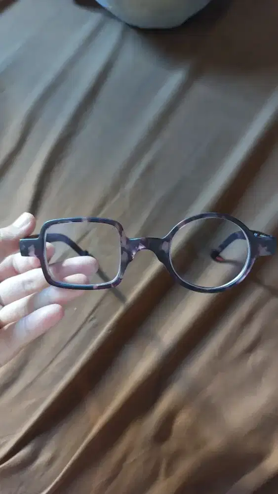 Frame kacamata unik