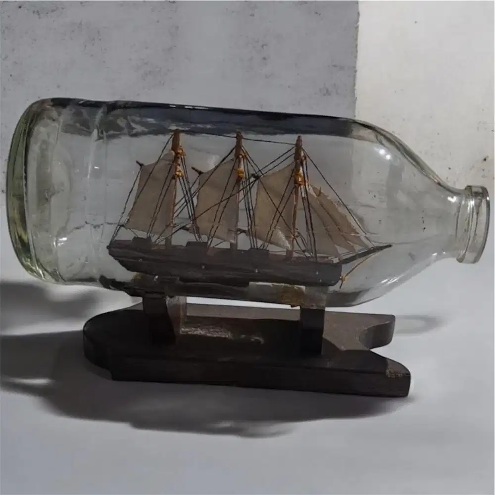 Vintage Hiasan Miniatur Kapal Layar dalam Botol