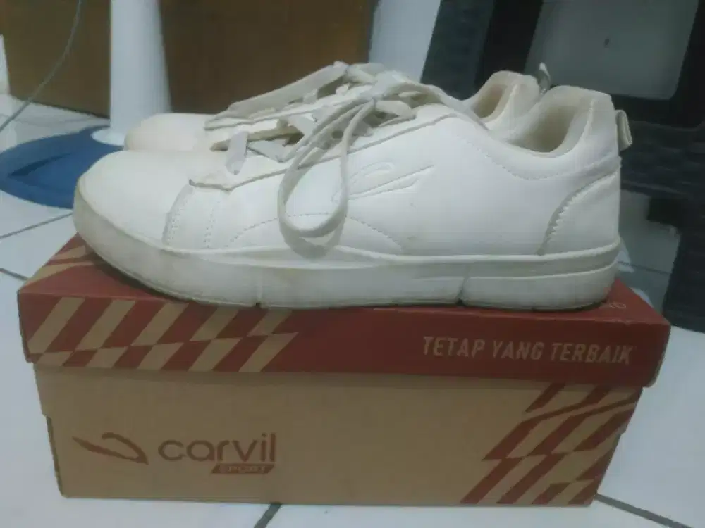 Sepatu olahraga carvil, harga pas
