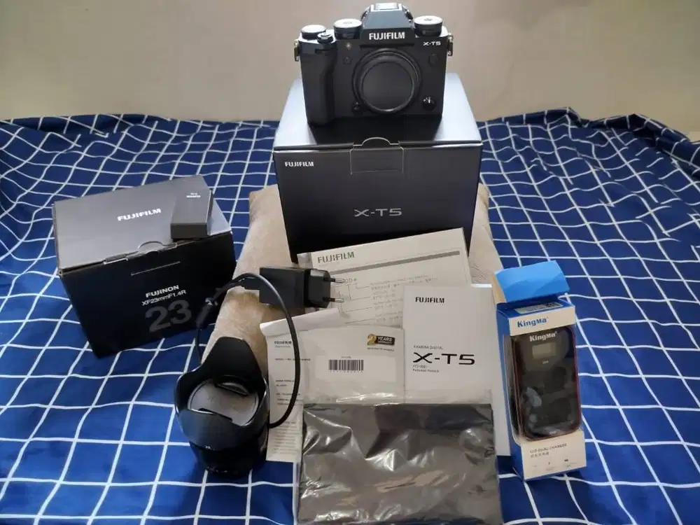 1 set Fujifilm XT5 Lensa 23mm f1.4 flash Istimewa