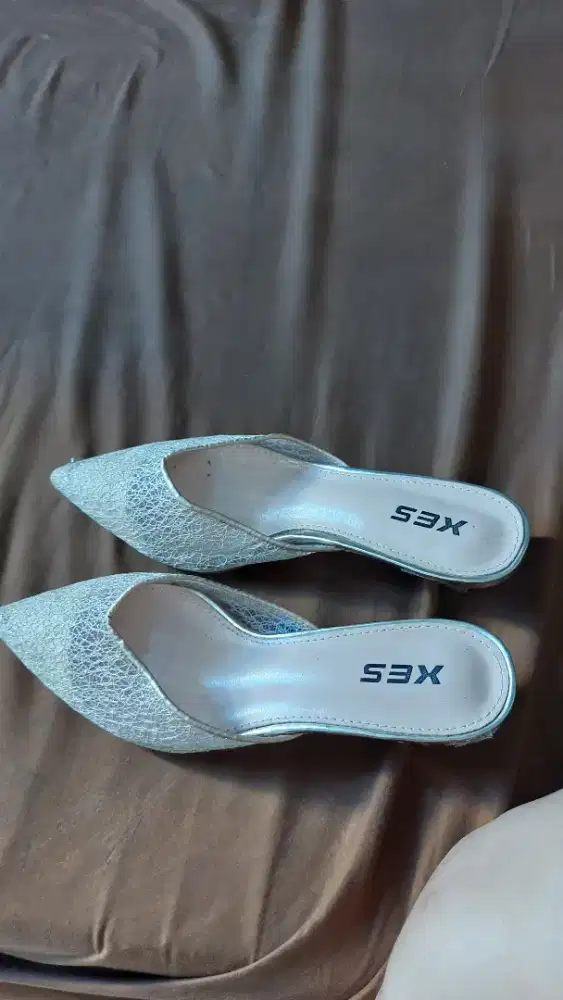 Sepatu heel 5 cm gold