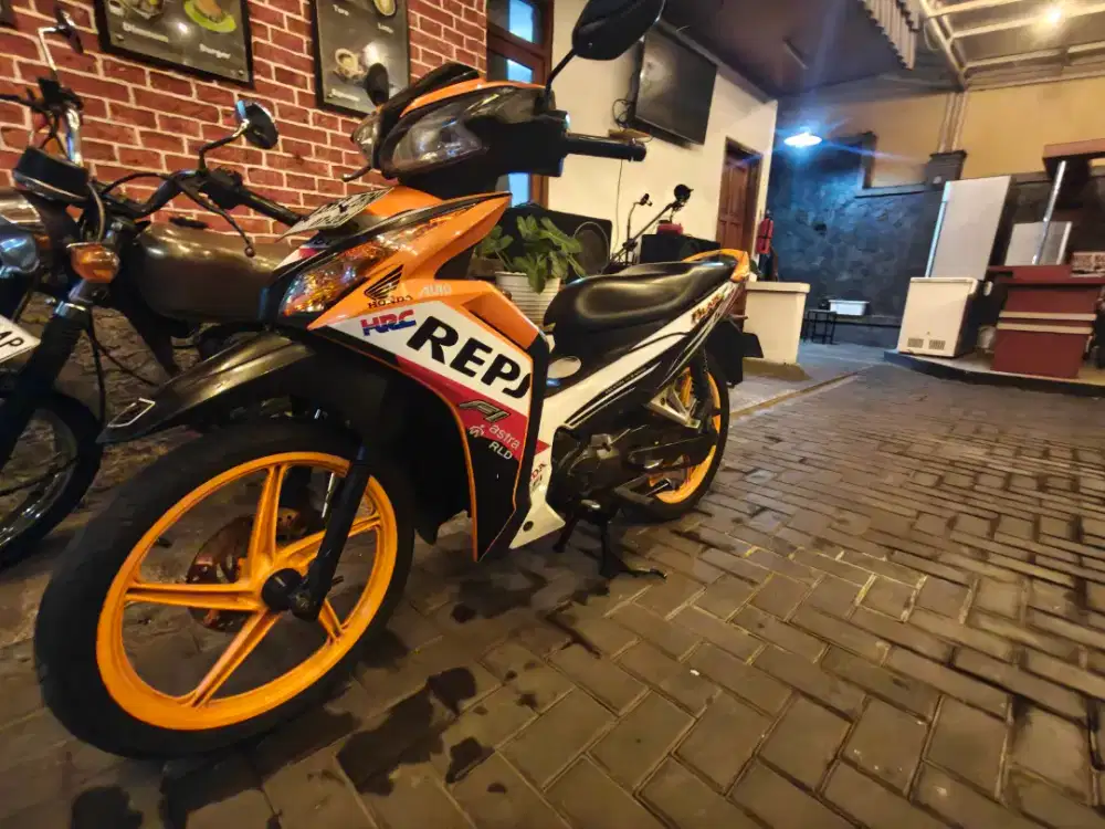 Honda Blade Repsol 125 Fi (Injeksi)