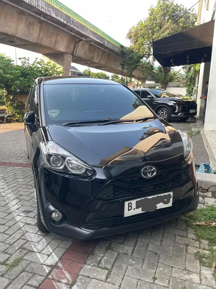 Toyota Sienta V 1.5 2019 Hitam