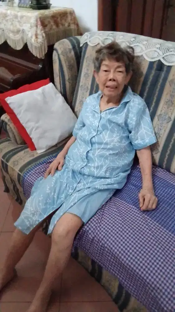 di cari semi suster lansia.mama msh sehat.bs jalan.surabaya