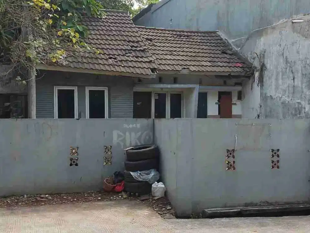 rumah butuh renovasi.