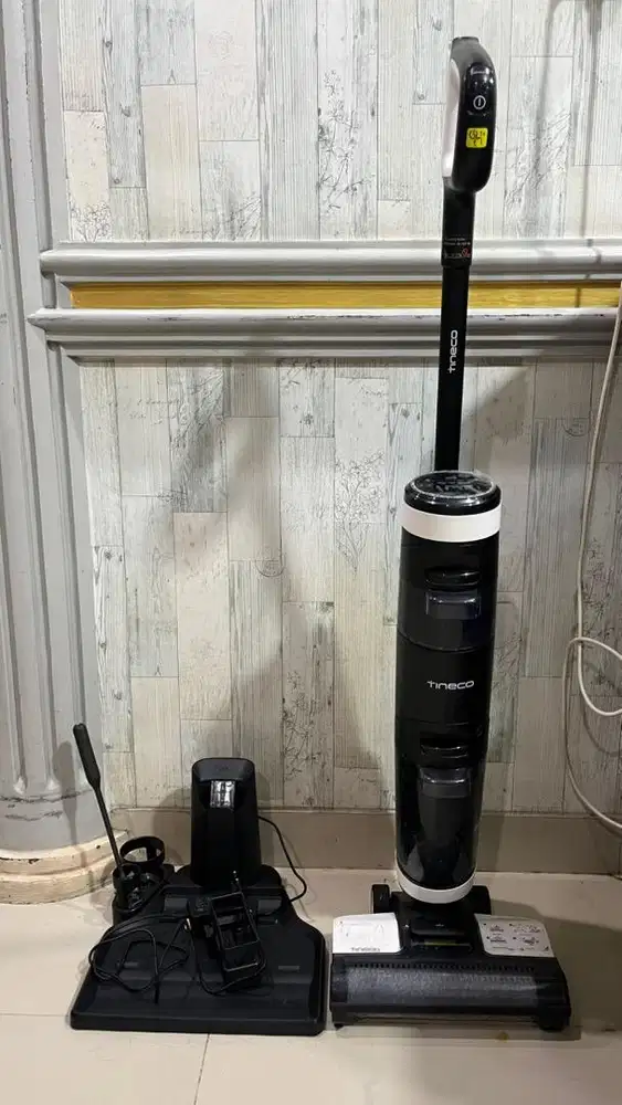 Alat Pembersih Robot Merk Tineco IPX4