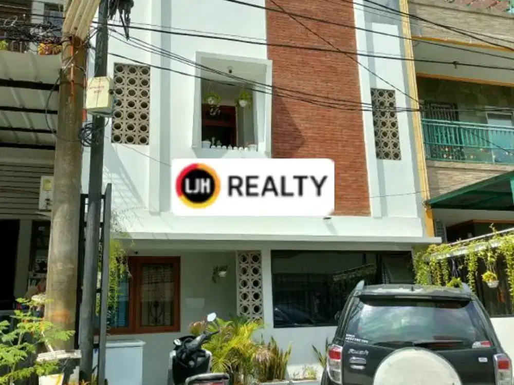 RUMAH LUAS 6x15 m2, SUDAH RENOVASI BERLOKASI DI JALAN KELAPA LILIN AREA KELAPA GADING