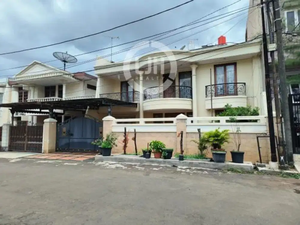 Rumah dengan Jalan Lebar di Janur Kuning, Kelapa Gading, Jakarta Utara