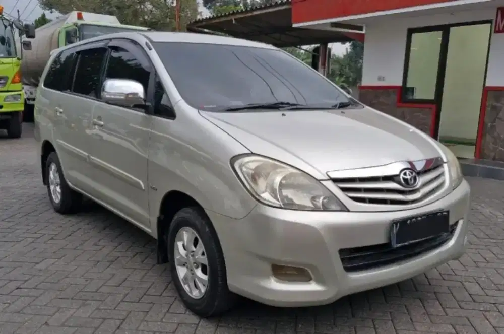 Innova th 2011 bensin AT