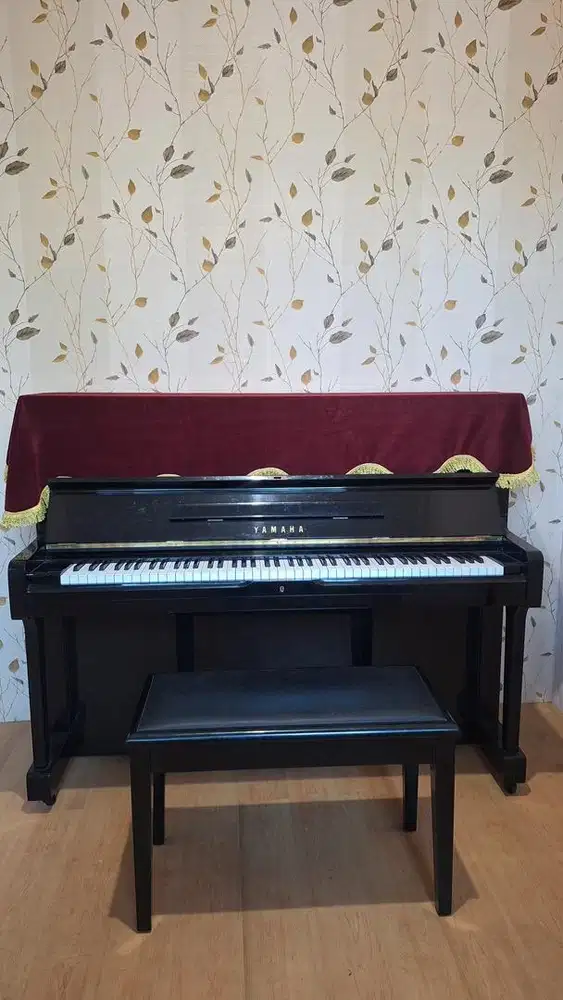 Yamaha U1G Upright Piano Made in Japan - Excellent Condition