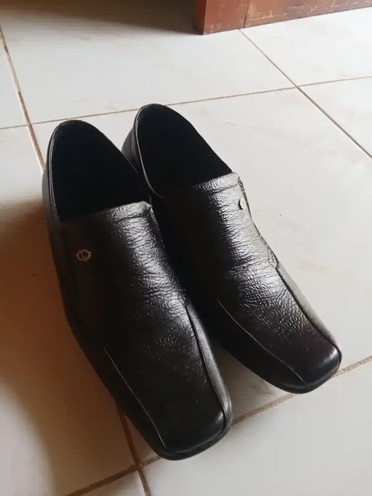 Jual sepatu kulit