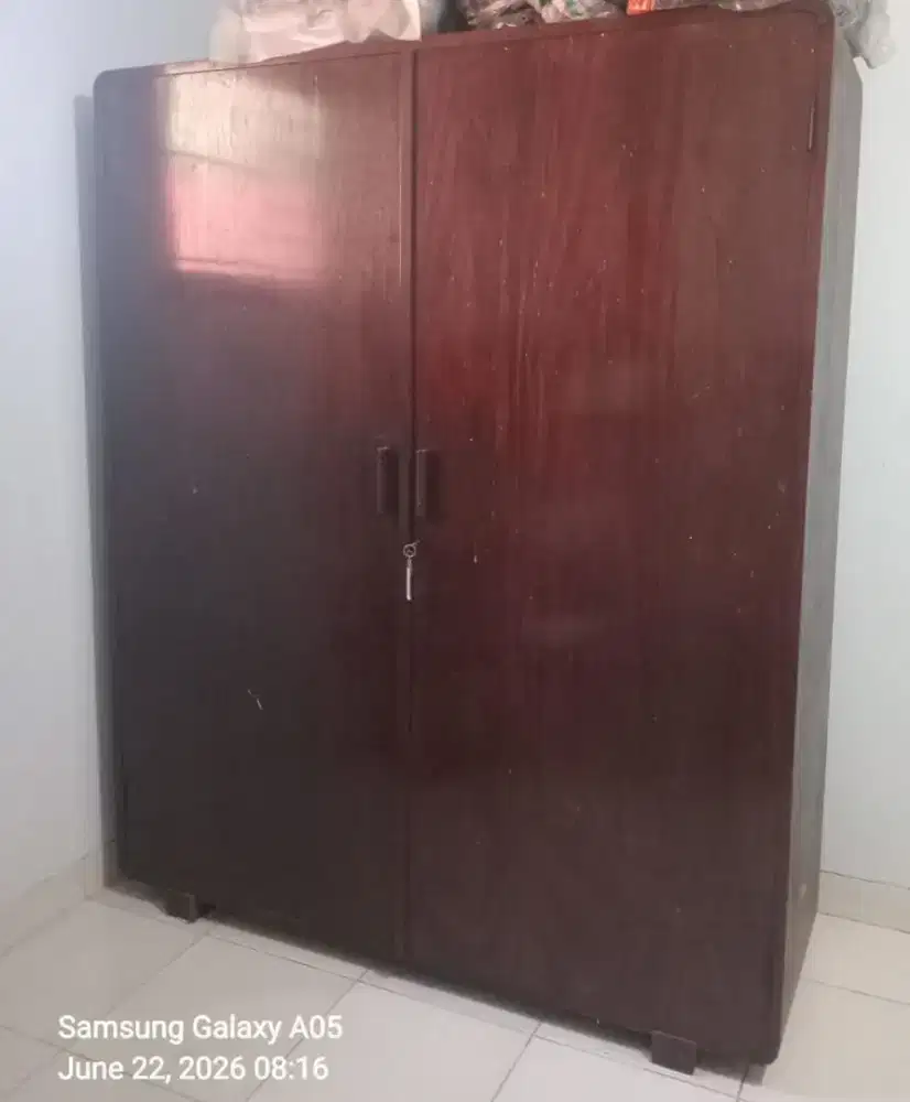 Jual lemari pakaian dari kayu jati tua