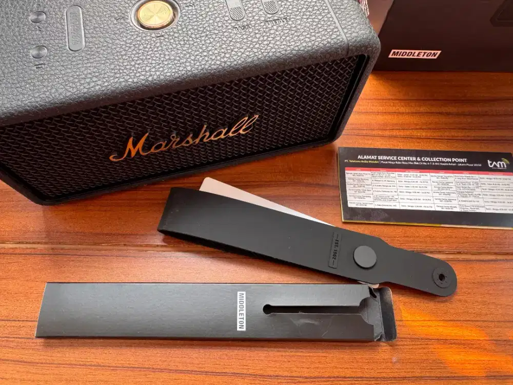 Merk Marshall middleton
warna hitam