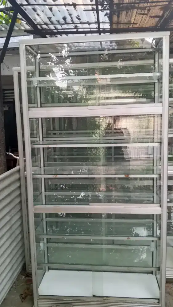 Etalase bekas tinggi 2 meter