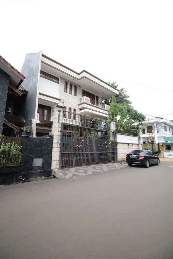 Dijual Cepat Rumah Mewah Permata Hijau 2