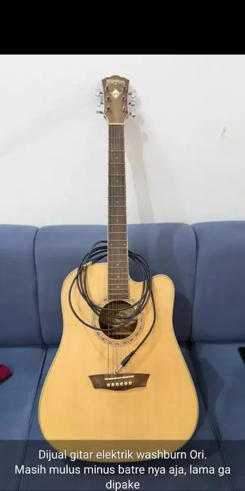 Gitar akustik Washburn