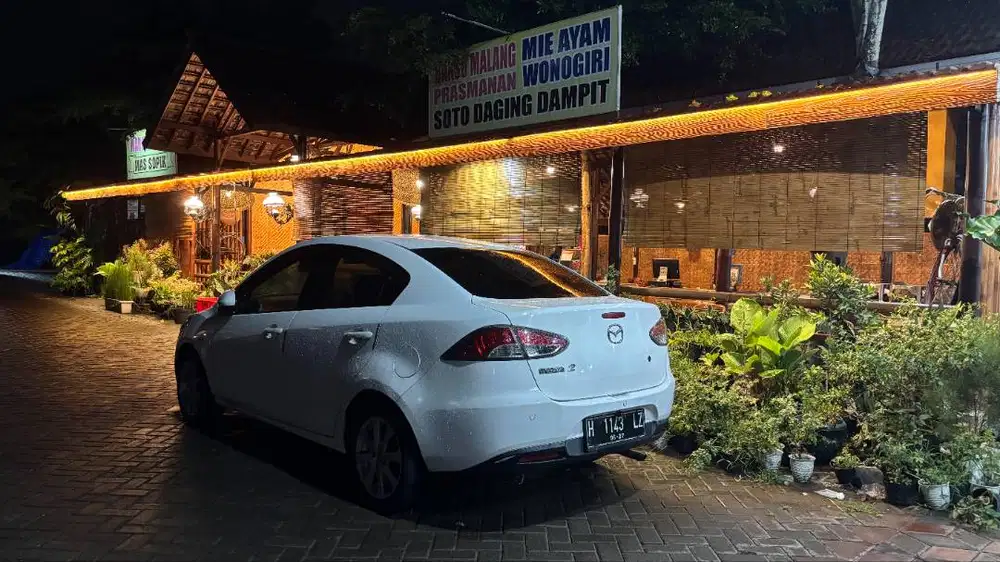 DIJUAL CEPAT Mazda 2 type R Sedan A/T 2012
