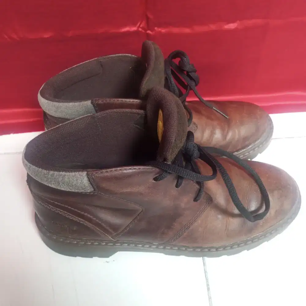 Sepatu Cat boot ukuran 42