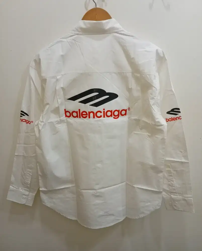 BALENCIAGA KEMEJA PUTIH KASUAL