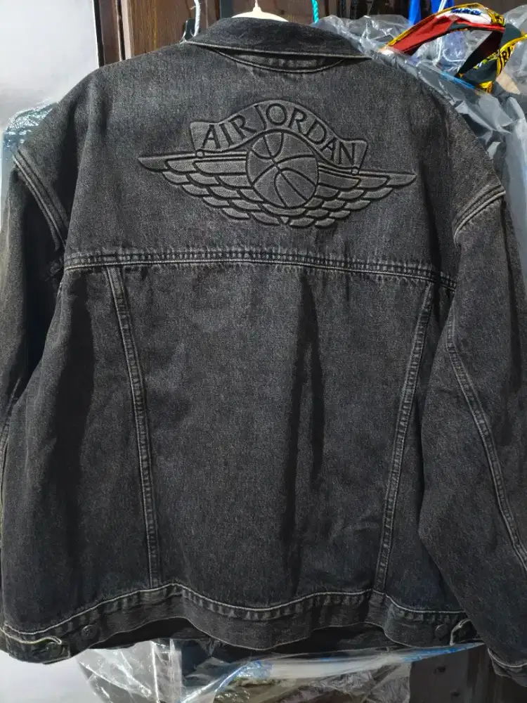 Jaket Levis x Jordan New ukuran XL