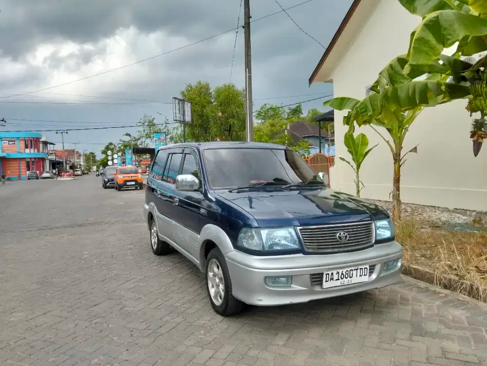 Dijual mobil Kijang Krista istimewa efi 2.0cc jok 3 baris Ac dingin
