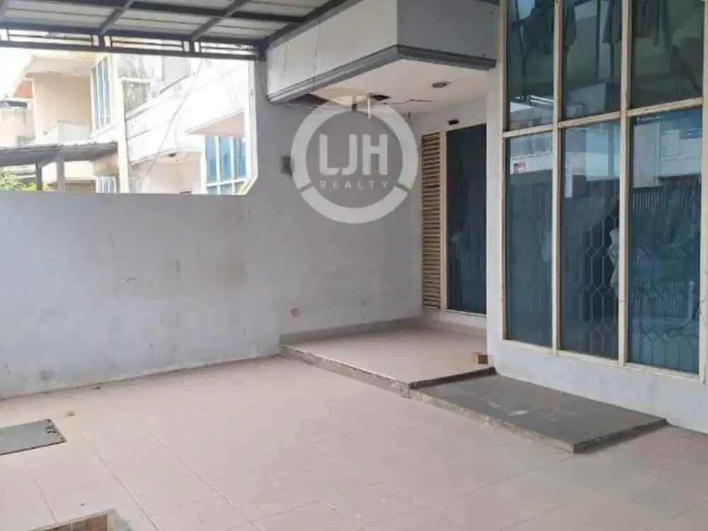 Rumah 2 Lantai di Taman Modern, Cakung, Jakarta Timur