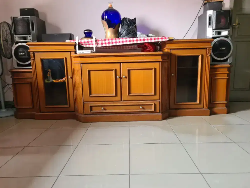 Meja Televisi Kayu